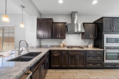Kitchen w/ Breakfast Bar