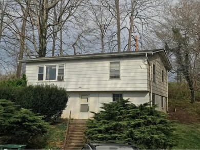 2303 Abbott Dr, Johnson City, TN 37601 - photo 5