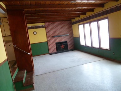 Family Room V 2