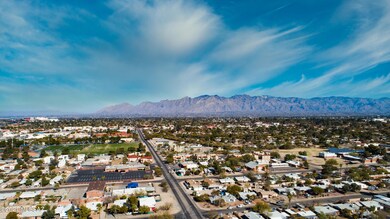 2431 E 20th St, Tucson, AZ 85719 - photo 2