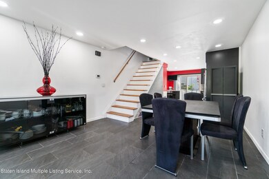 806 Bloomingdale Rd, Staten Island, NY 10309 - photo 4