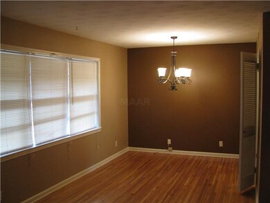 Lr/Dr Combo--Designer Colors--Refinished Hardwood