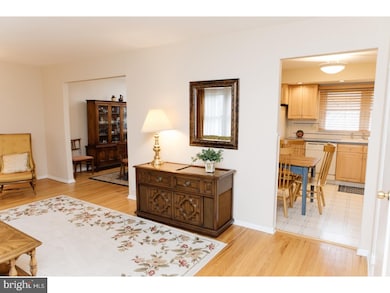 60 Winding Way W, Morrisville, PA 19067 - photo 4