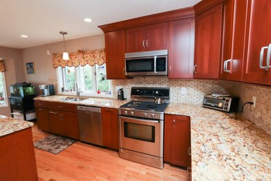 29 Woodcrest Dr, Hudson, NH 03051 - photo 7