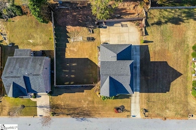 750 Charleston Place, Duncan, SC 29334 - photo 2