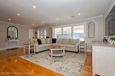 05_2321OrioleWay_165_LivingRoom_LowRes