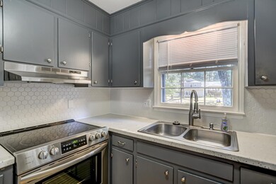 1104 Maple Ave, Apex, NC 27502 - photo 5