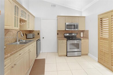 7252 Solandra Ln, Tamarac, FL 33321 - photo 4