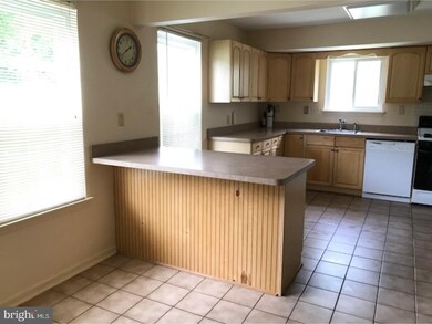 28 Pond View Dr, Plainsboro, NJ 08536 - photo 4