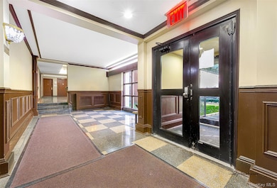 73-44 Austin St unit 5S, Forest Hills, NY 11375 - photo 2