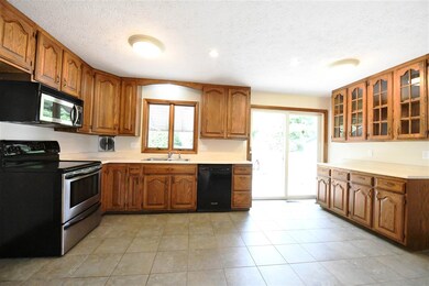 48 Miami Ct, Manchester, NH 03103 - photo 2