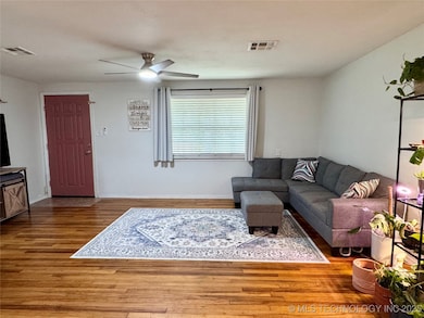 Bright and welcoming living room.