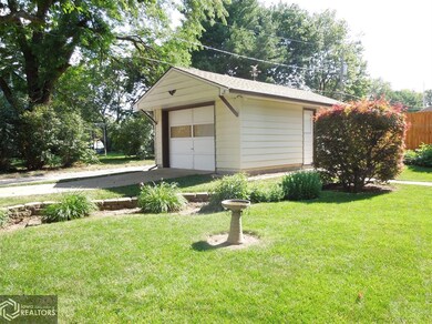 203 Spruce St, Shenandoah, IA 51601 - photo 5