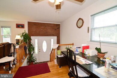 8801 Lagrange St, Lorton, VA 22079 - photo 5