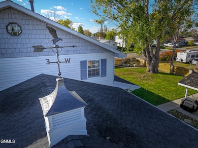 1401 6th Ave W, Williston, ND 58801 - photo 6