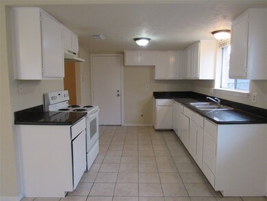 8402 Twin Lamps Ln, Houston, TX 77064 - photo 5