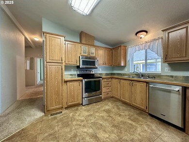 1200 E Central Ave unit Sp 38, Sutherlin, OR 97479 - photo 7