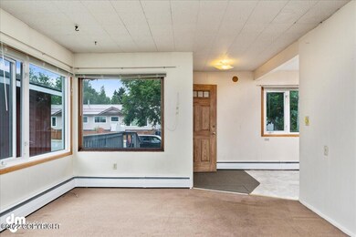 Entry/Living Room