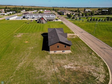 204 3rd St NW, Gwinner, ND 58040 - photo 6