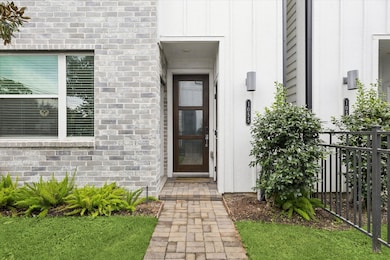 1055 Timbergrove Yards Ln, Houston, TX 77008 - photo 3