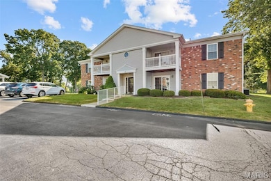 35 Berview Cir unit E, Saint Louis, MO 63129 - photo 2