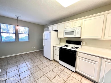 935 Birch Creek Dr unit 27, Wilmington, NC 28403 - photo 4