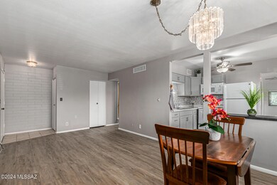 livingroom/dining area