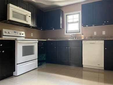 Kitchen Photo 1