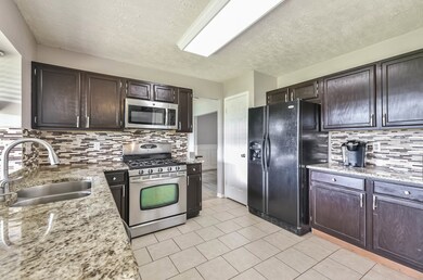 5204 Spring Branch Dr, Pearland, TX 77584 - photo 4