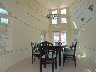 Beautiful Formal Dining Room and Dining Furniture 