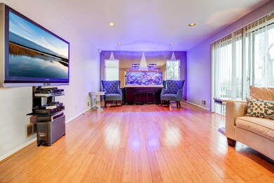 005_Family Room