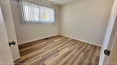 12215 Bliss Ct, Sterling Heights, MI 48312 - photo 7
