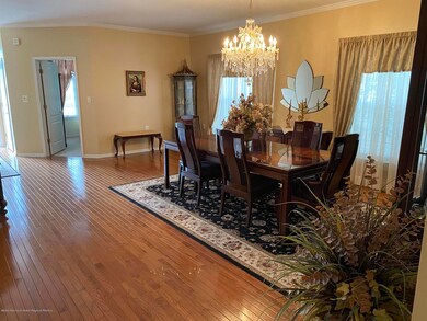 105 Freesia Ct, Holmdel, NJ 07733 - photo 4