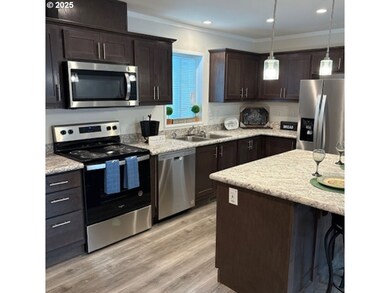 1025 S 6th St unit 78, Harrisburg, OR 97446 - photo 2