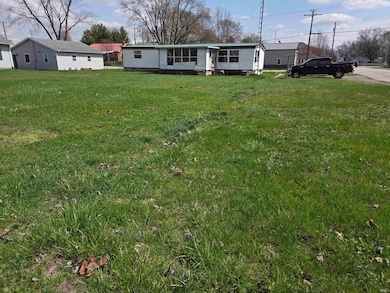 302 N Clark St, Reynolds, IN 47980 - photo 2