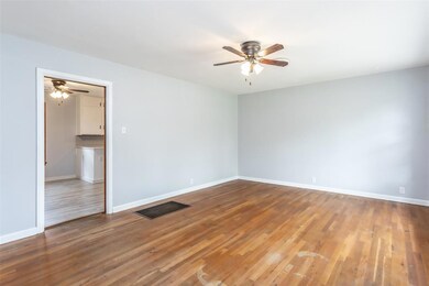 1105 N Howeth St, Gainesville, TX 76240 - photo 5