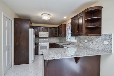 339 Windsor Dr, Bartlett, IL 60103 - photo 6