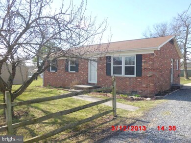 305 Walton St, Strasburg, VA 22657 - photo 2