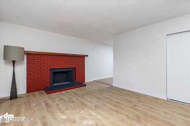 03-Living Room-DW-1755