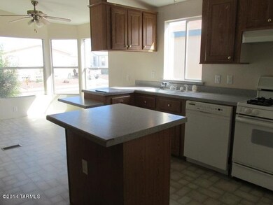 2880 E Cottonwood Club Ln, Tucson, AZ 85706 - photo 7