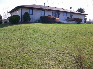 106 Village View Ct, Oregon, WI 53575 - photo 2