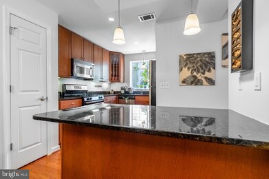 4071 S Four Mile Run Dr unit 301, Arlington, VA 22204 - photo 6