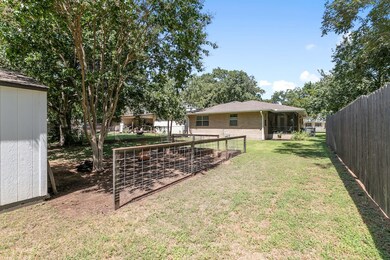 203 W Mulberry St, Fredericksburg, TX 78624 - photo 7