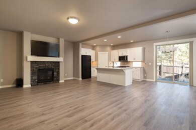 60471 Hedgewood Ln, Bend, OR 97702 - photo 2