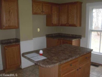 720 Lawsonville Ave, Reidsville, NC 27320 - photo 5