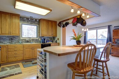 Kitchen & Breakfast bar