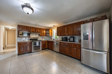 11 Maclarnon Rd, Salem, NH 03079 - photo 3