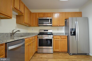 8208 Catbird Cir unit 201, Lorton, VA 22079 - photo 5
