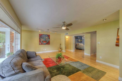 005_Living Room