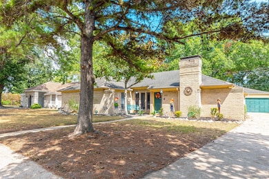 7806 Maple Tree Dr, Houston, TX 77088 - photo 2